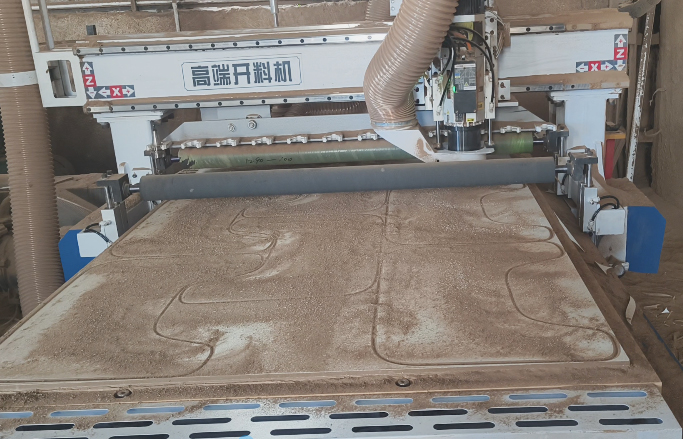 开料机0.1mm 精度实现：中智伺服电机驱动系统实现三轴协同精准控制